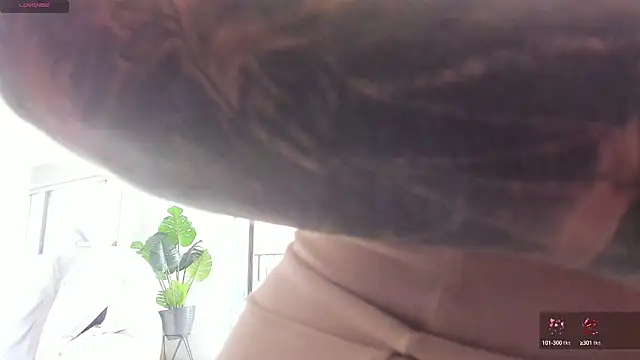 Snapshot of rouse__hallberg chatting on 09/22/25, 09:50 rouse hallberg online show from 09/22/25, 09:50