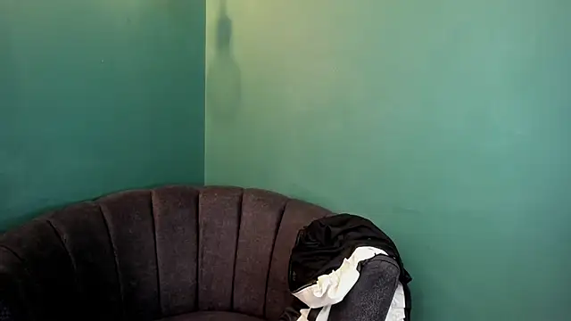 Alice 26  online show from 10/20/25, 08:20