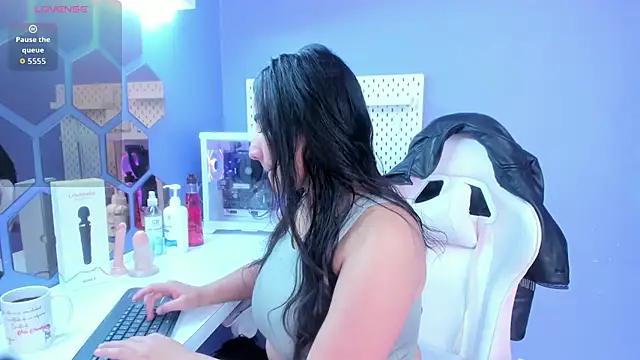 Alice 26  online show from 12/03/25, 01:53