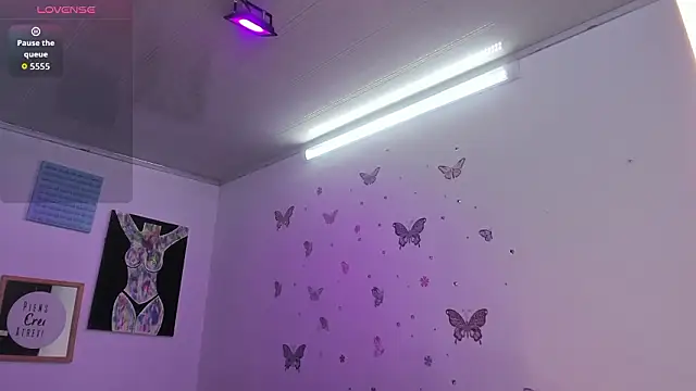 Pretty Johnson  online show from 03/19/26, 11:36