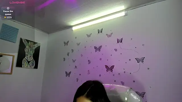 Pretty Johnson  online show from 03/25/26, 11:49