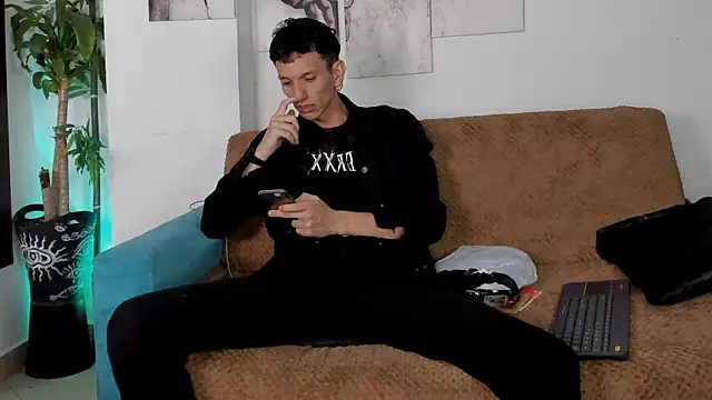 Snapshot of Giotrashy chatting on 12/17/25, 12:16 Giotrashy online show from 12/17/25, 12:16