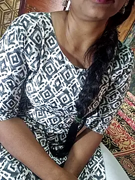 Snapshot of Shalini_telugu09 chatting on 11/26/25, 07:53 Shalini telugu09 online show from 11/26/25, 07:53