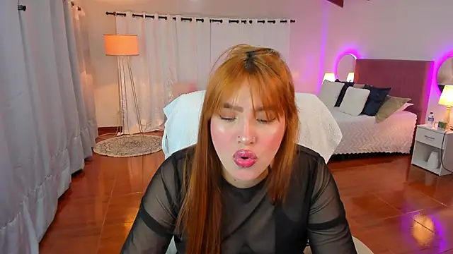 karla hill 28 online show from 09/14/25, 04:00