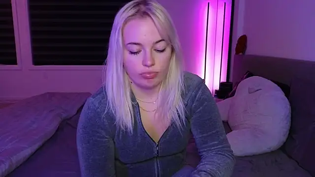 margot robbie7 online show from 10/16/25, 11:17