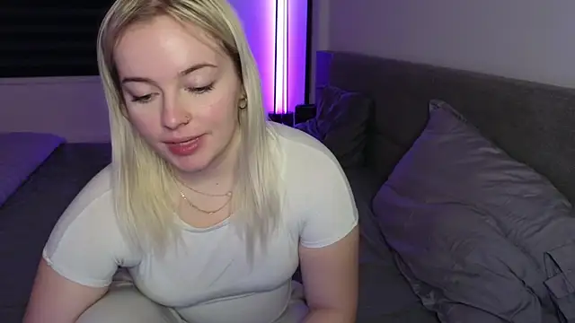 margot robbie7 online show from 11/17/25, 12:27