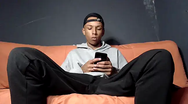 Snapshot of DavidLondo chatting on 03/18/25, 06:57 DavidLondo online show from 03/18/25, 06:57