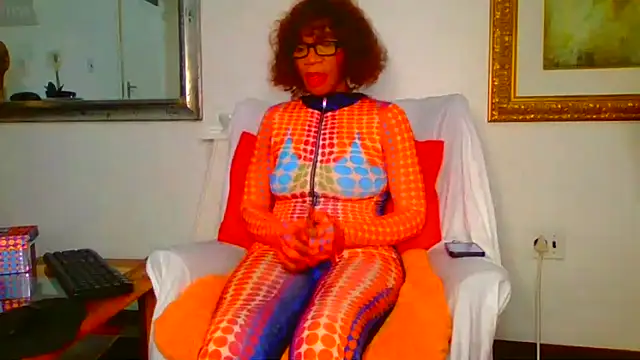 ModelZoee online show from 11/17/25, 05:30