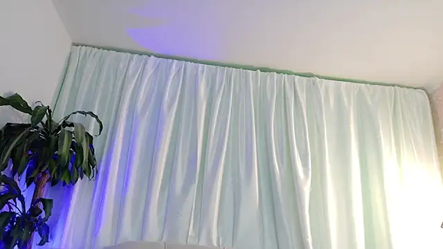 YuliethPetite online show from 07/17/26, 12:34