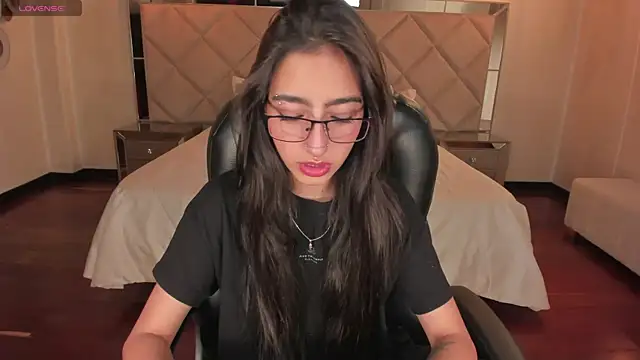 LarisaSmirnov online show from 12/20/25, 04:41