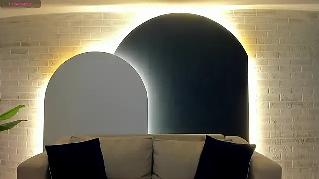 MaiaCollins online show from 12/19/25, 06:59