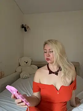 Snapshot of Nikusia chatting on 11/23/25, 10:15 Nikusia online show from 11/23/25, 10:15