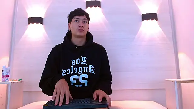 Jhojan twink online show from 12/05/25, 12:03