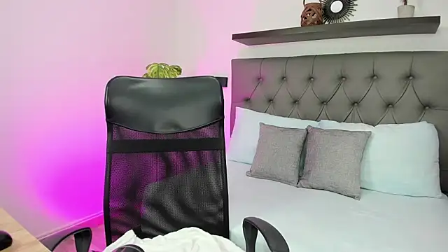 nina blake online show from 10/13/25, 12:38