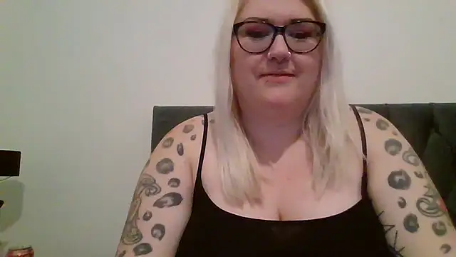 Snapshot of Sizzling_Indie36 chatting on 03/20/25, 11:23 Sizzling Indie36 online show from 03/20/25, 11:23