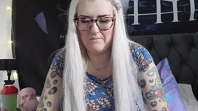 Snapshot of Sizzling_Indie36 chatting on 09/13/25, 04:18 Sizzling Indie36 online show from 09/13/25, 04:18