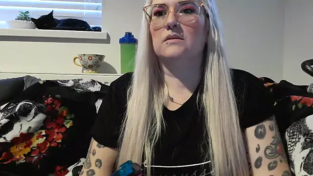 Snapshot of Sizzling_Indie36 chatting on 09/28/25, 05:18 Sizzling Indie36 online show from 09/28/25, 05:18