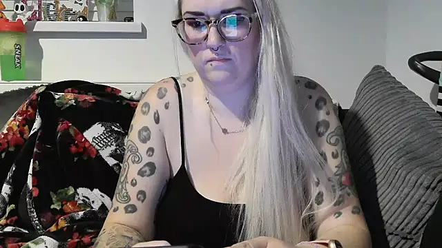 Snapshot of Sizzling_Indie36 chatting on 10/31/25, 01:06 Sizzling Indie36 online show from 10/31/25, 01:06