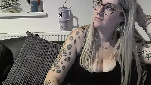 Snapshot of Sizzling_Indie36 chatting on 11/30/25, 07:18 Sizzling Indie36 online show from 11/30/25, 07:18