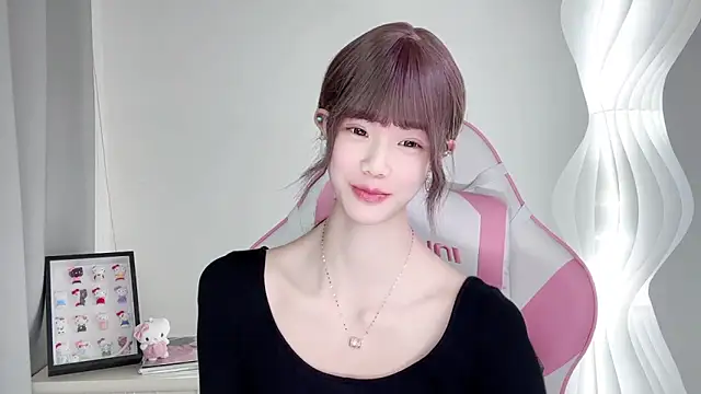 Snapshot of Gogo-888 chatting on 12/15/25, 11:36 Gogo-888 online show from 12/15/25, 11:36