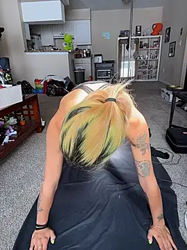 Harley cams online show from 11/12/25, 04:18