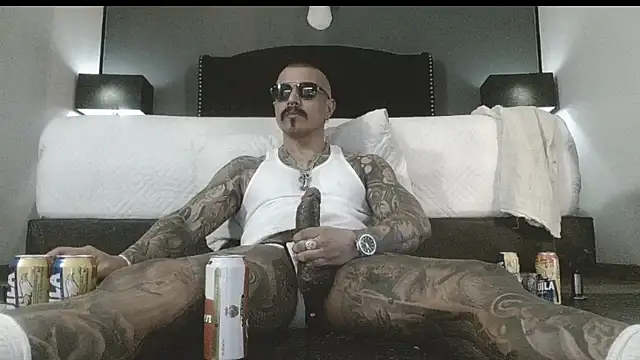 Snapshot of danilog515 chatting on 11/25/25, 05:18 danilog515 online show from 11/25/25, 05:18