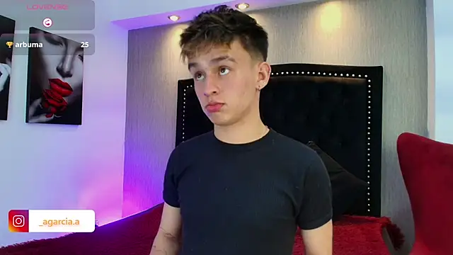 LiamWildx20 online show from 11/30/25, 03:43