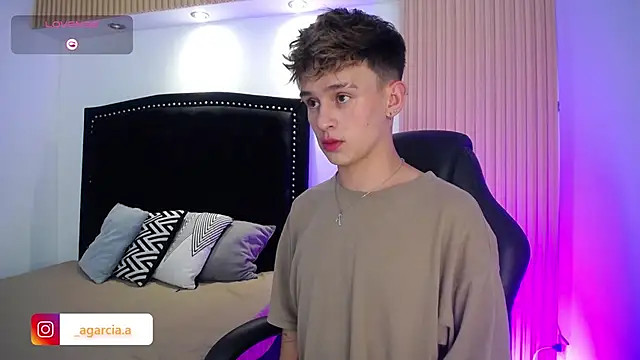 LiamWildx20 online show from 04/14/26, 04:40