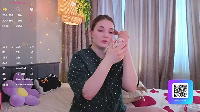 ConstanceHelms online show from 04/08/26, 05:07