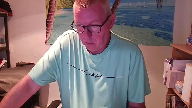 Snapshot of JamesBauer chatting on 05/15/26, 04:30 JamesBauer online show from 05/15/26, 04:30