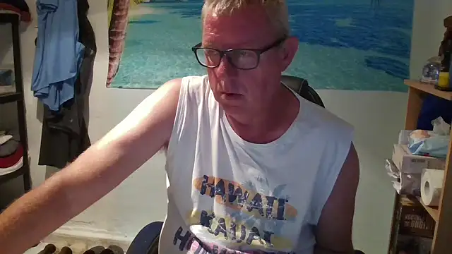 Snapshot of JamesBauer chatting on 06/05/26, 04:41 JamesBauer online show from 06/05/26, 04:41
