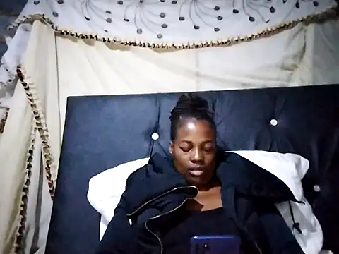 sexylira online show from 04/13/26, 10:43