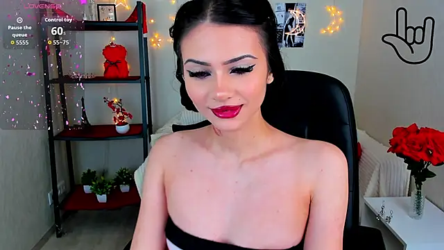 Snapshot of Kitti__ chatting on 06/10/26, 01:28 Kitti online show from 06/10/26, 01:28