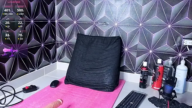 Megann 9 online show from 10/22/25, 11:43