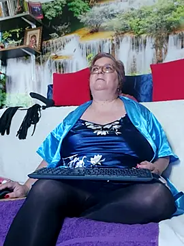 QueenPammy1 online show from 11/29/25, 09:12