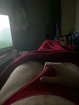 Snapshot of yves24Post chatting on 09/27/25, 08:36 yves24Post online show from 09/27/25, 08:36