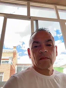 mateocali25 online show from 05/13/26, 02:36