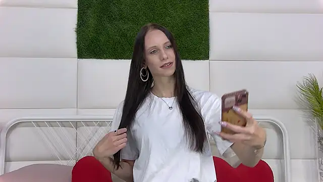 Snapshot of TaraHarris chatting on 10/19/25, 08:26 TaraHarris online show from 10/19/25, 08:26