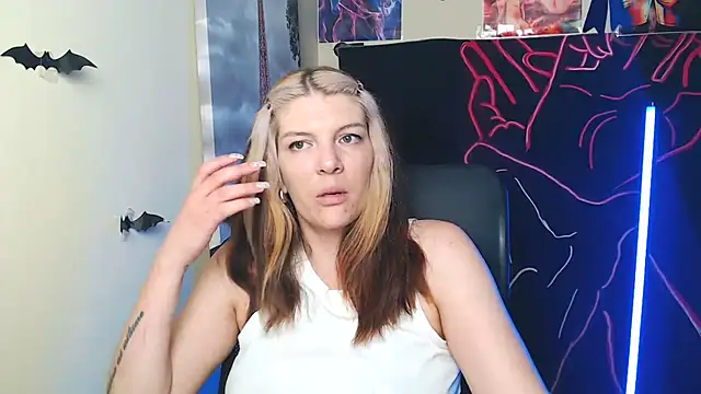 VanessaRey  online show from 06/03/26, 07:00