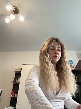 mollygirll online show from 10/02/25, 08:21