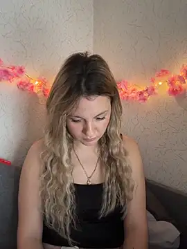 Snapshot of mollygirll chatting on 10/13/25, 09:42 mollygirll online show from 10/13/25, 09:42