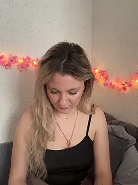 Snapshot of mollygirll chatting on 10/14/25, 09:32 mollygirll online show from 10/14/25, 09:32