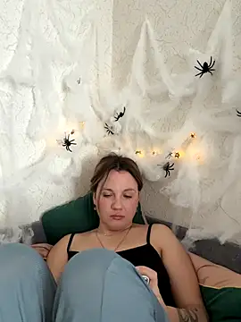 Snapshot of mollygirll chatting on 10/22/25, 09:09 mollygirll online show from 10/22/25, 09:09