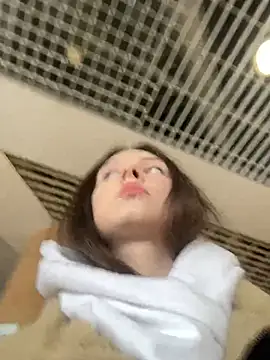 MilaBee online show from 03/22/25, 05:49