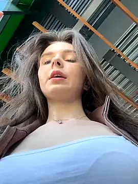 MilaBee online show from 09/18/25, 08:27