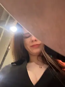 Snapshot of MilaBee chatting on 02/05/26, 09:36 MilaBee online show from 02/05/26, 09:36