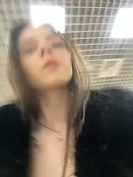 Snapshot of MilaBee chatting on 02/08/26, 11:13 MilaBee online show from 02/08/26, 11:13