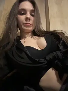 Snapshot of MilaBee chatting on 02/16/26, 10:55 MilaBee online show from 02/16/26, 10:55