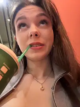 Snapshot of MilaBee chatting on 02/21/26, 11:22 MilaBee online show from 02/21/26, 11:22