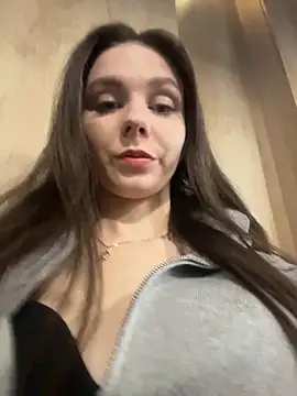 Snapshot of MilaBee chatting on 02/24/26, 05:05 MilaBee online show from 02/24/26, 05:05